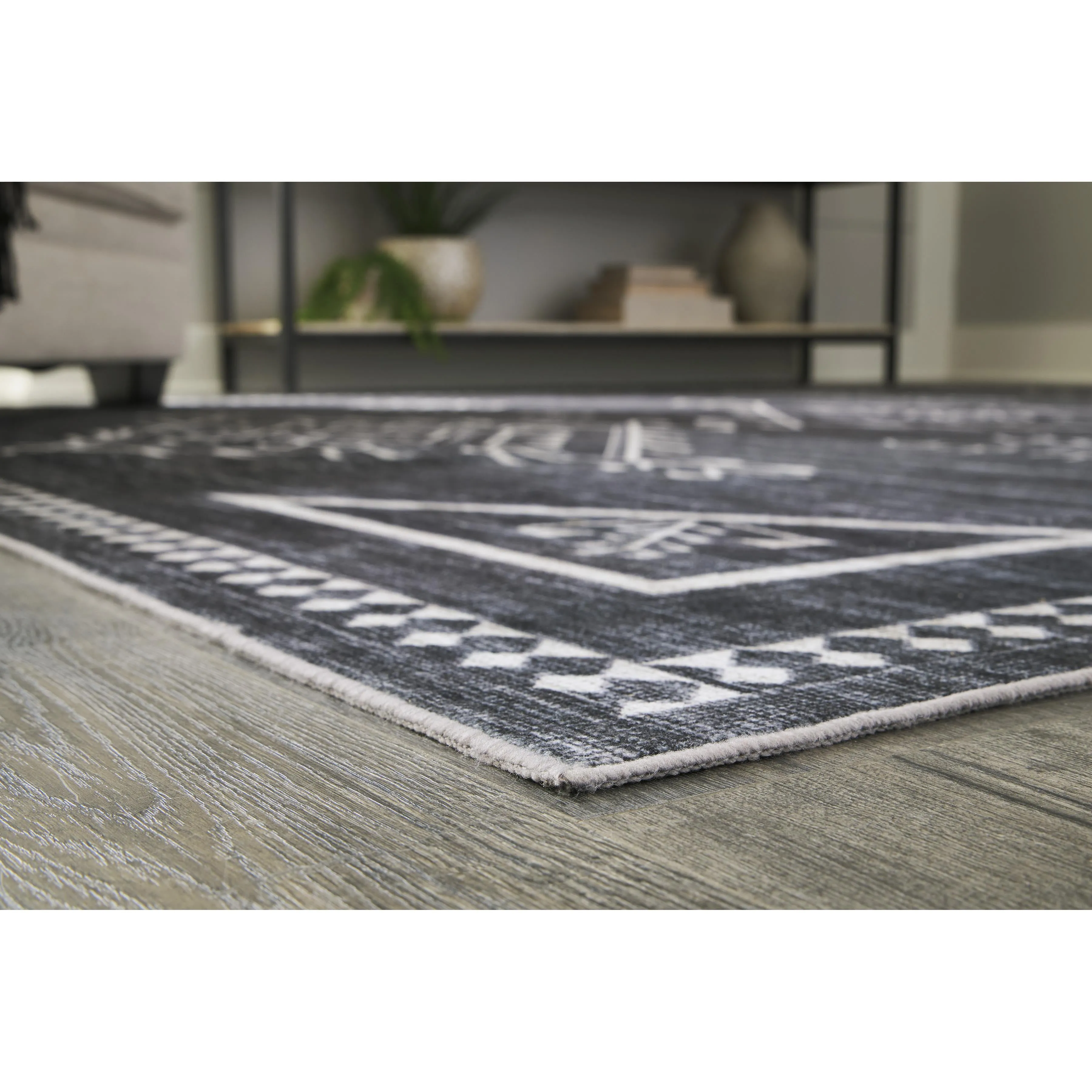 Signature Design by Ashley Arloman R405932 Medium Rug